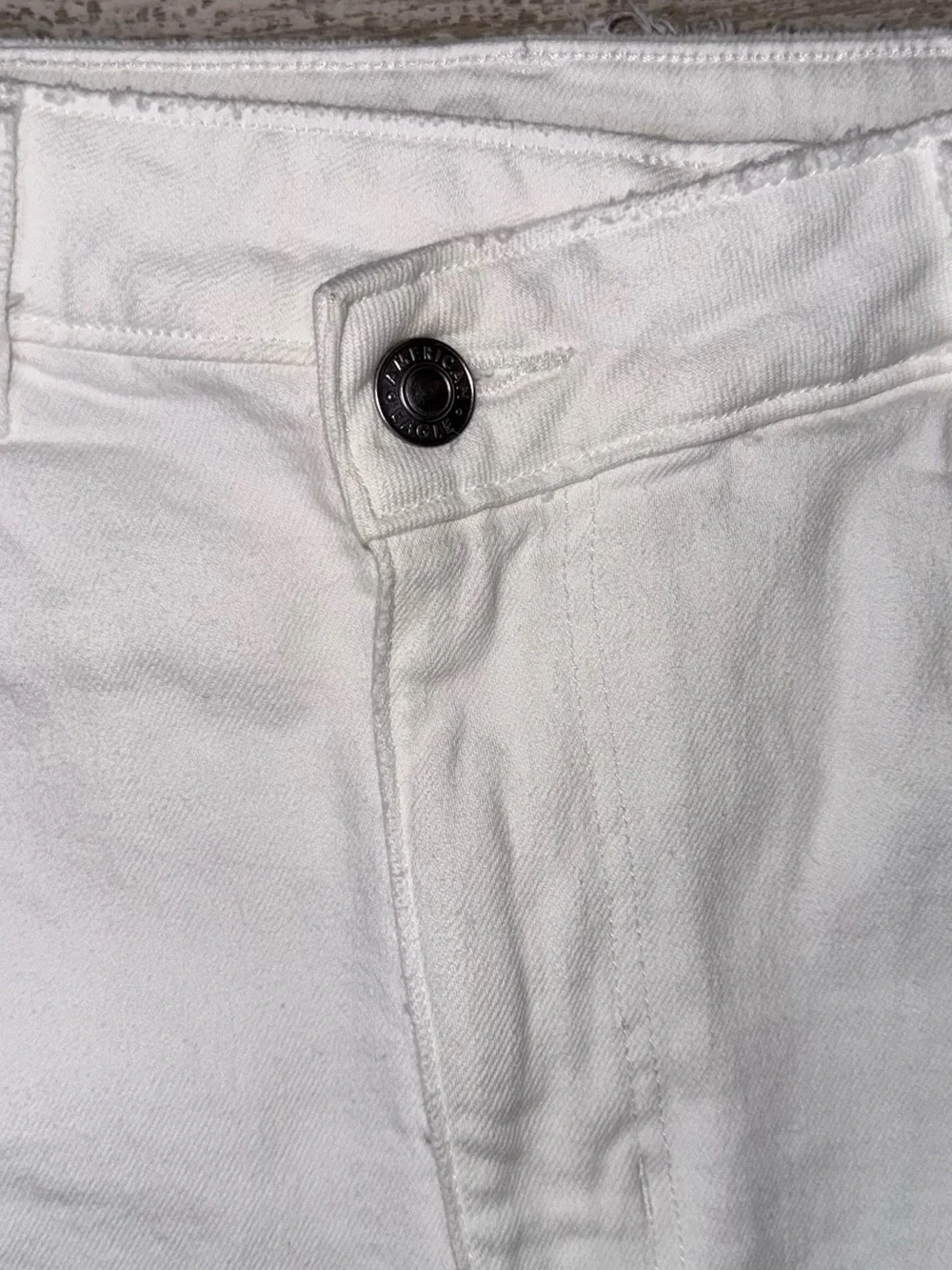 American Eagle White Mom Shorts High Rise Stretch Denim Cuffed Summer Size 12 - Picture 6 of 10